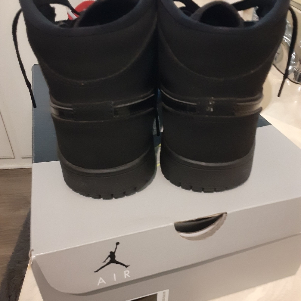 Shoes - Picture 2 of 3